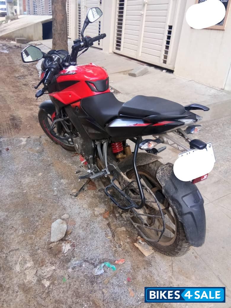 Red Bajaj Pulsar NS 160