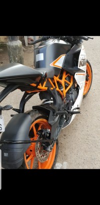 White KTM RC 390