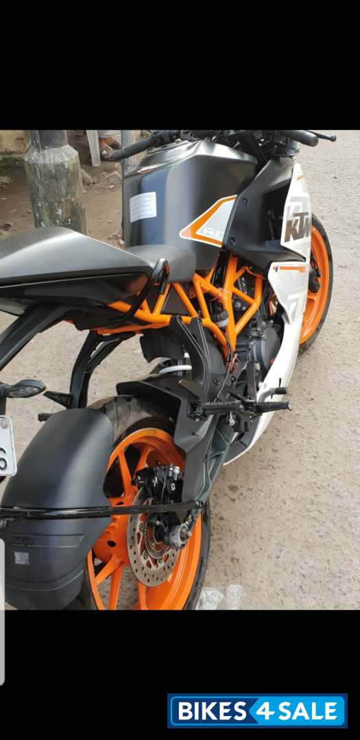 White KTM RC 390