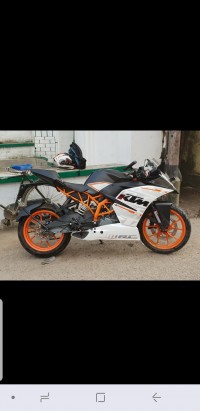 White KTM RC 390