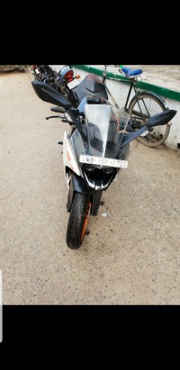 White KTM RC 390