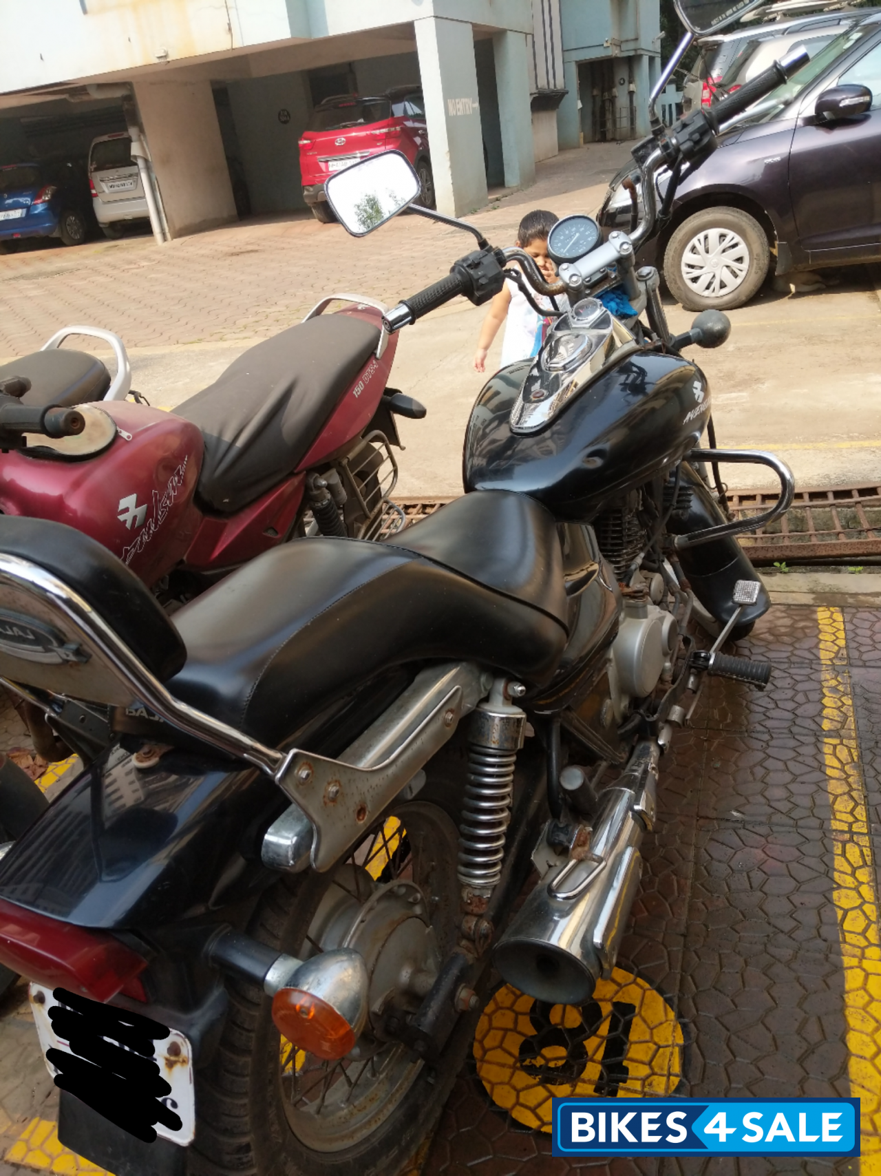 Black Bajaj Avenger 200 DTS-i Black Bajaj Avenger 200 DTS-i