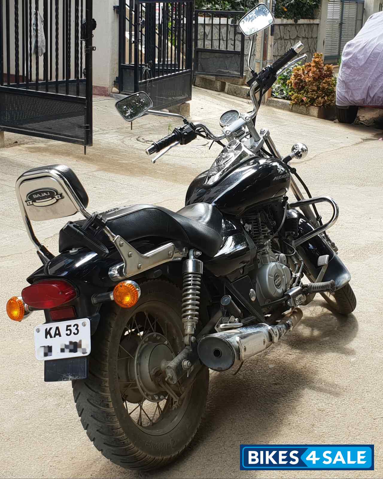 Bajaj Avenger 220 DTS-i