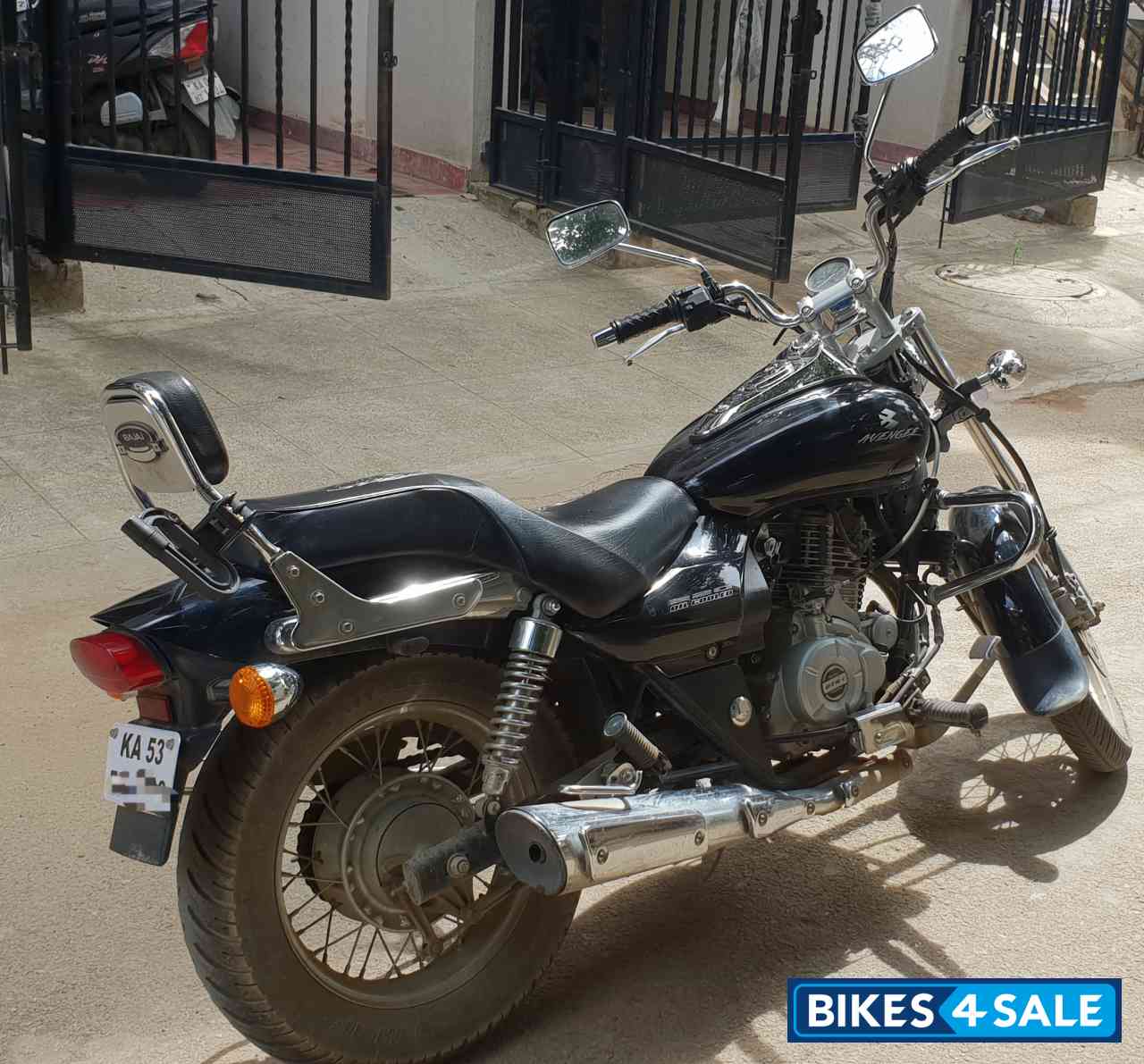 Bajaj Avenger 220 DTS-i