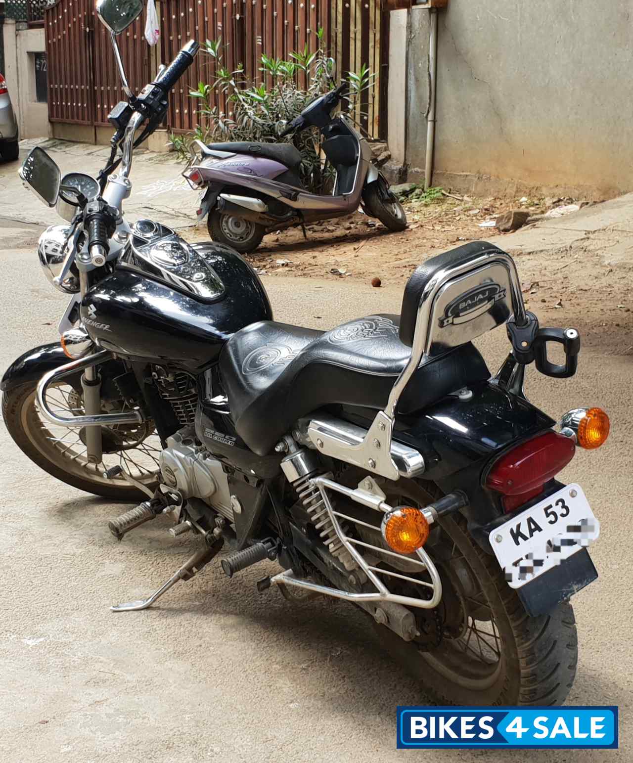 Bajaj Avenger 220 DTS-i