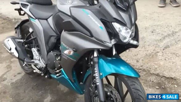 Blue Yamaha Fazer 25