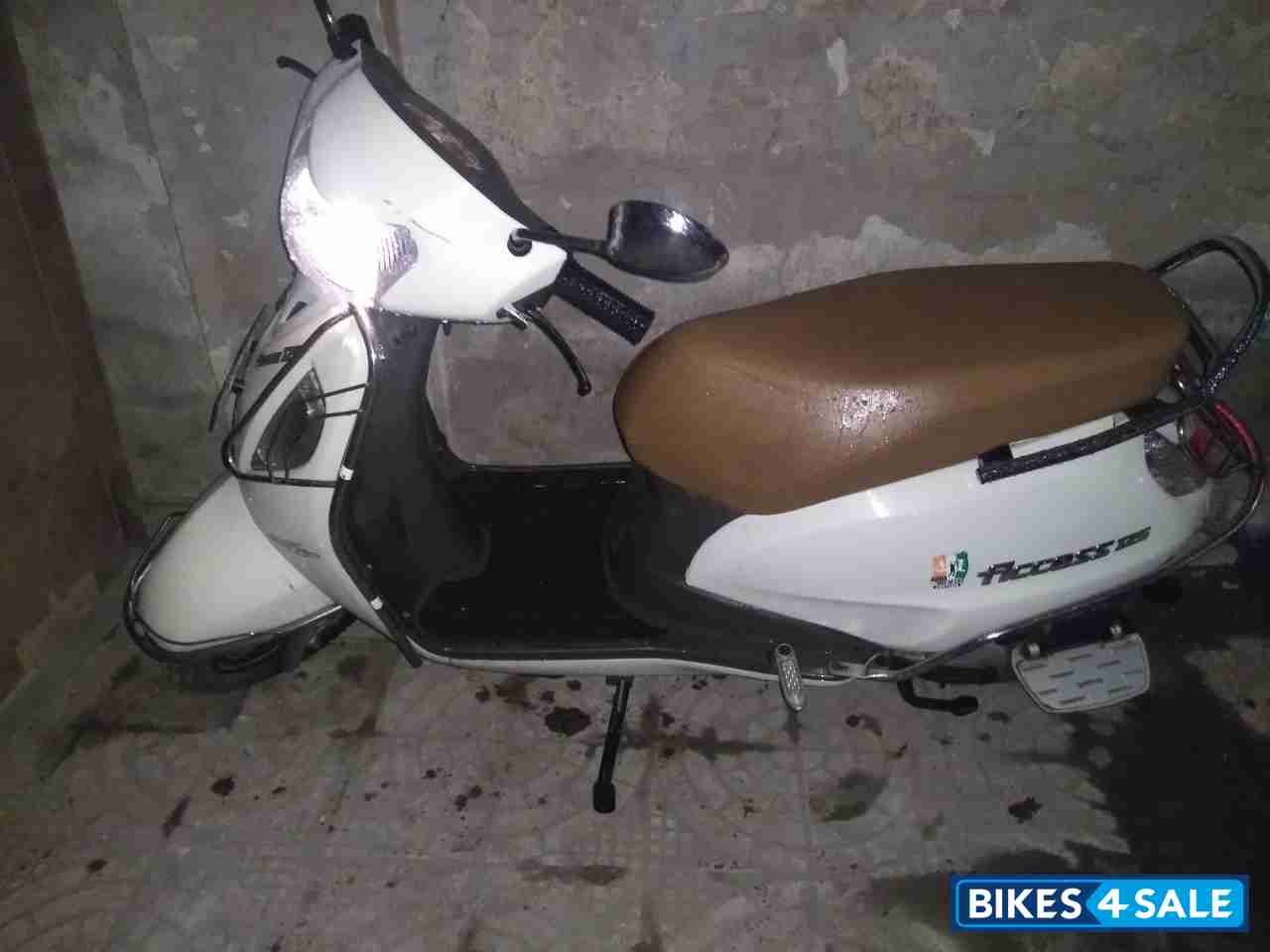 Cream Suzuki Access 125 Special Edition