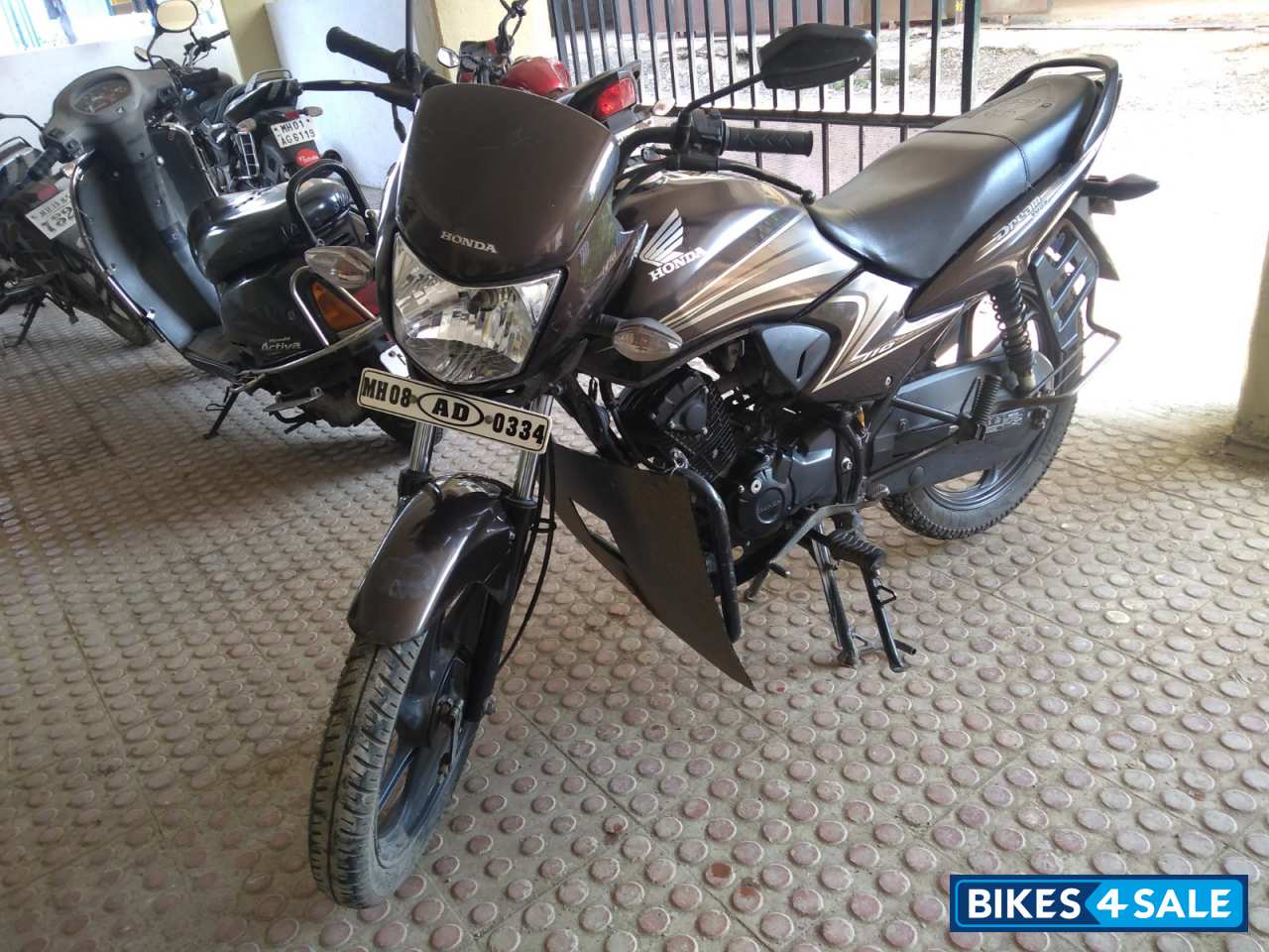 Reddish Brown Honda Dream Yuga