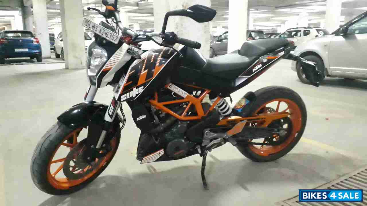 White KTM Duke 390