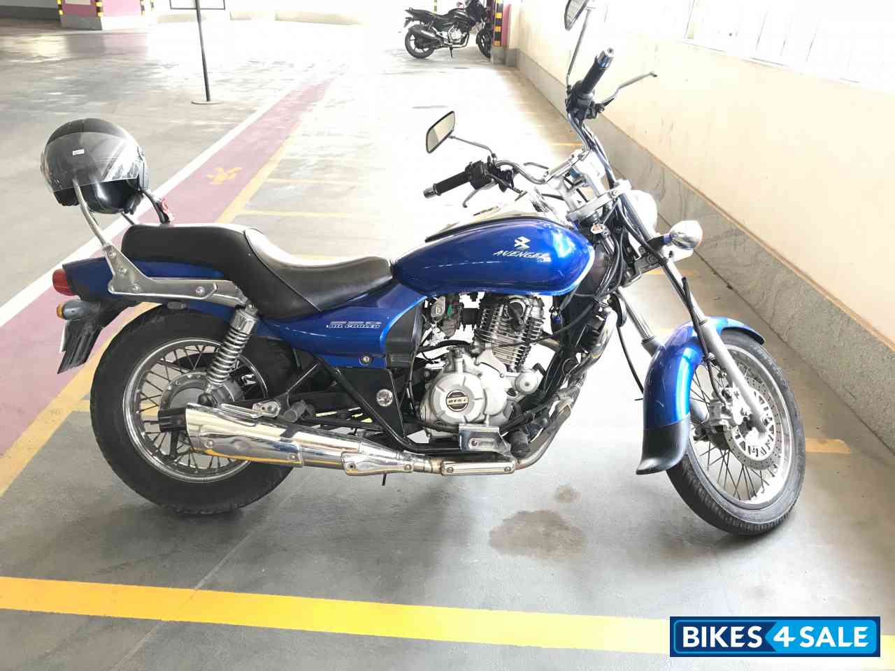 Plasma Blu Bajaj Avenger 220 DTS-i