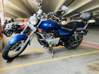 Plasma Blu Bajaj Avenger 220 DTS-i