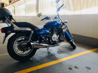 Plasma Blu Bajaj Avenger 220 DTS-i