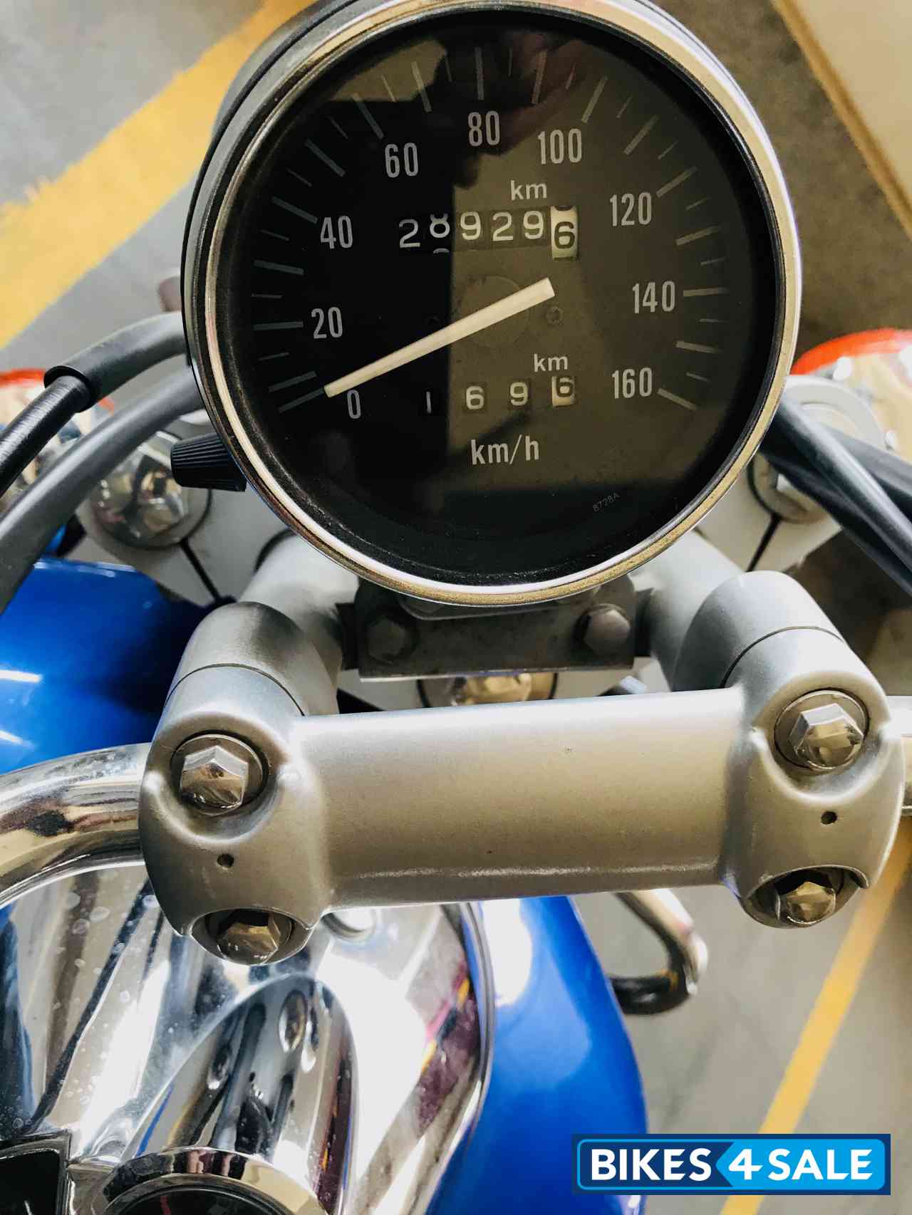 Plasma Blu Bajaj Avenger 220 DTS-i