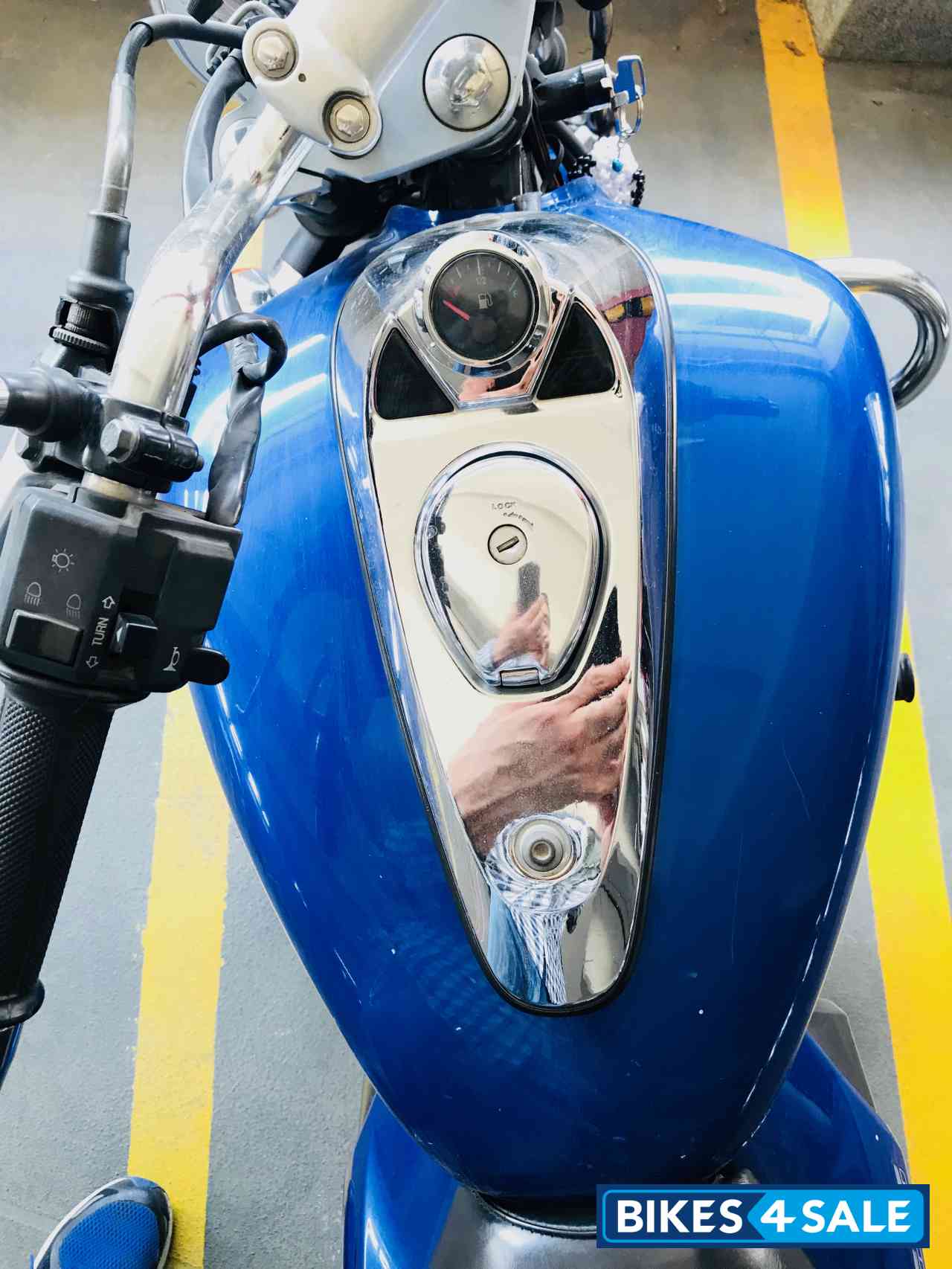 Plasma Blu Bajaj Avenger 220 DTS-i