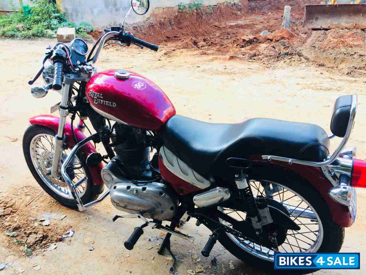 Red Royal Enfield Thunderbird 350
