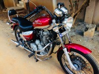 Red Royal Enfield Thunderbird 350