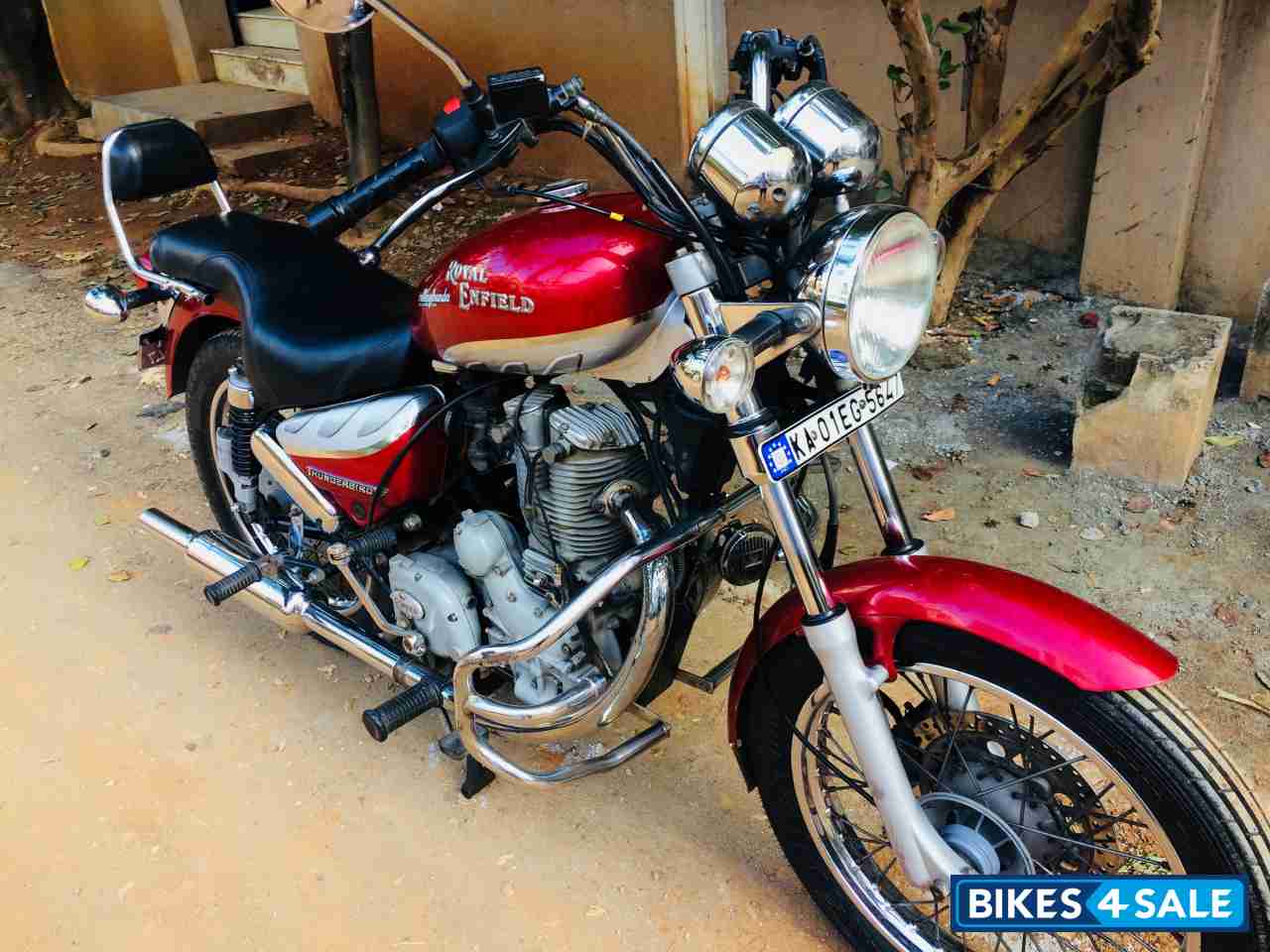 Red Royal Enfield Thunderbird 350