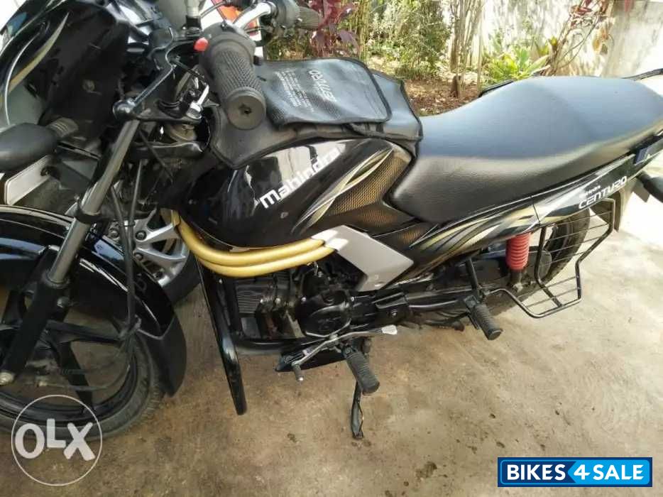 Black Mahindra Centuro