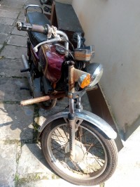 Maroon Yamaha RX 135