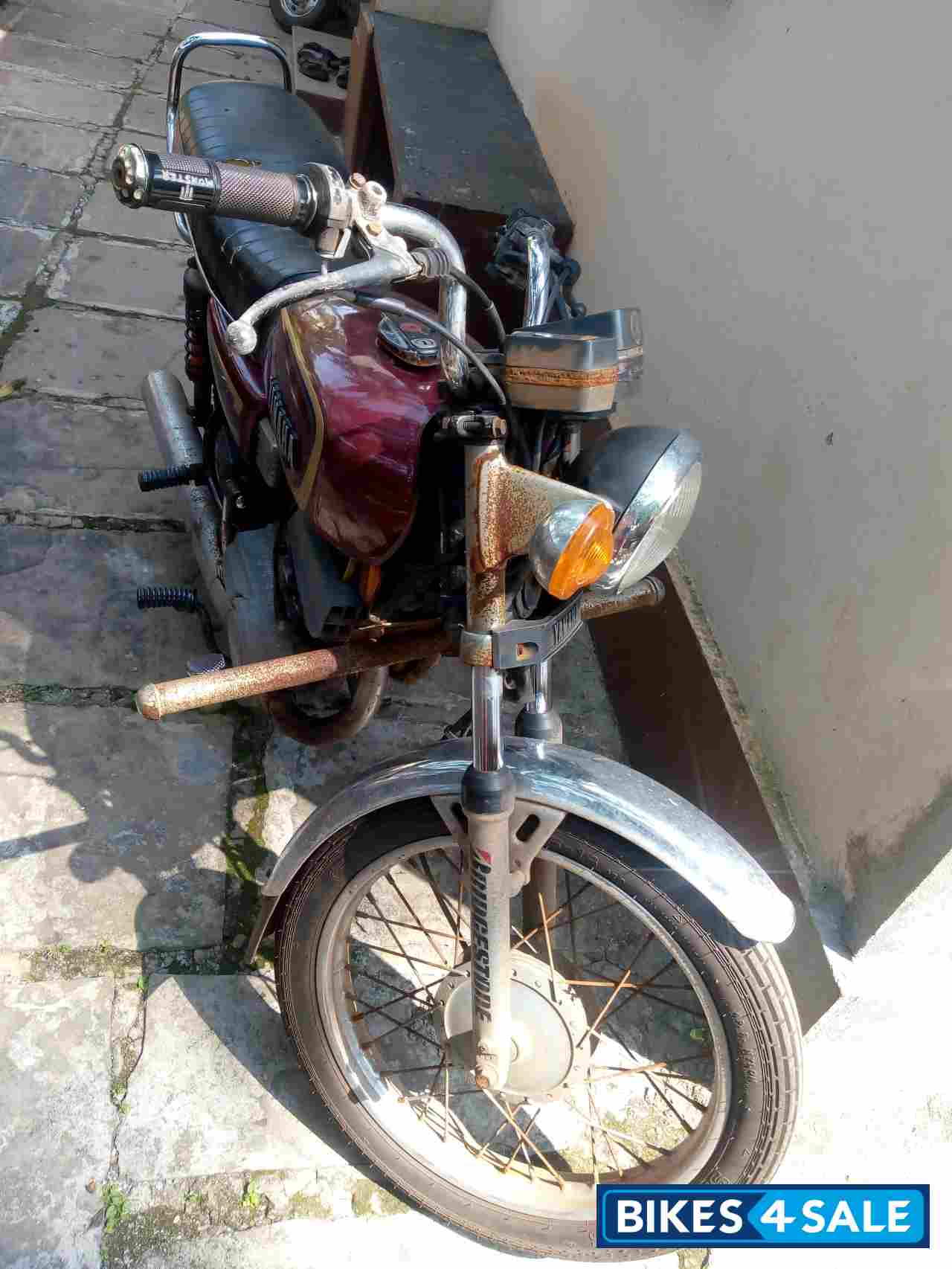 Maroon Yamaha RX 135