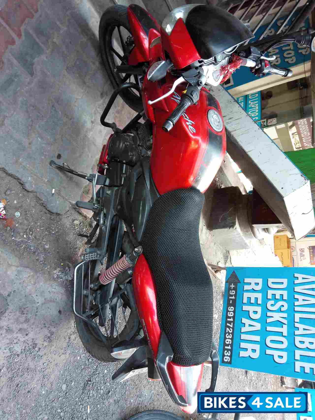 Red TVS Apache RTR 160