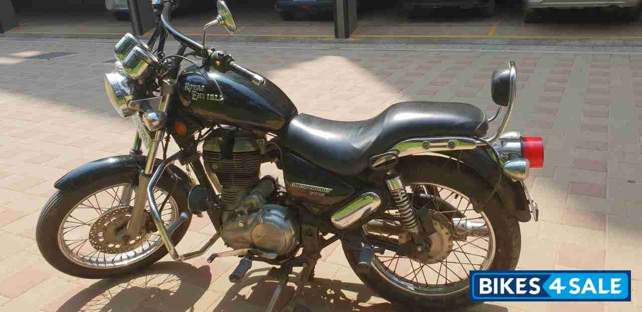 Black Royal Enfield Thunderbird 350