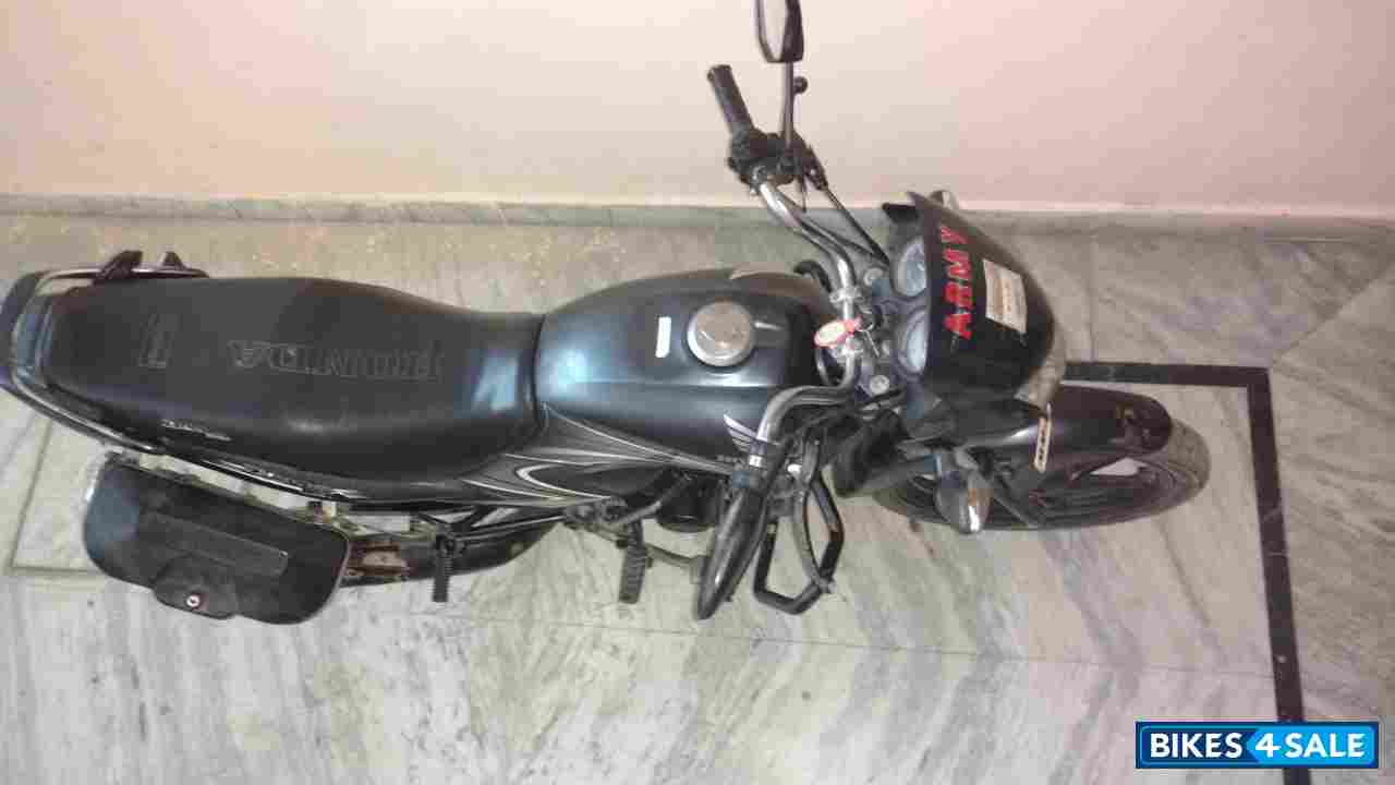 Grey Honda Dream Yuga Grey Honda Dream Yuga