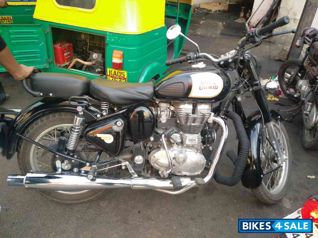 Black Royal Enfield Classic 350 Black Royal Enfield Classic 350
