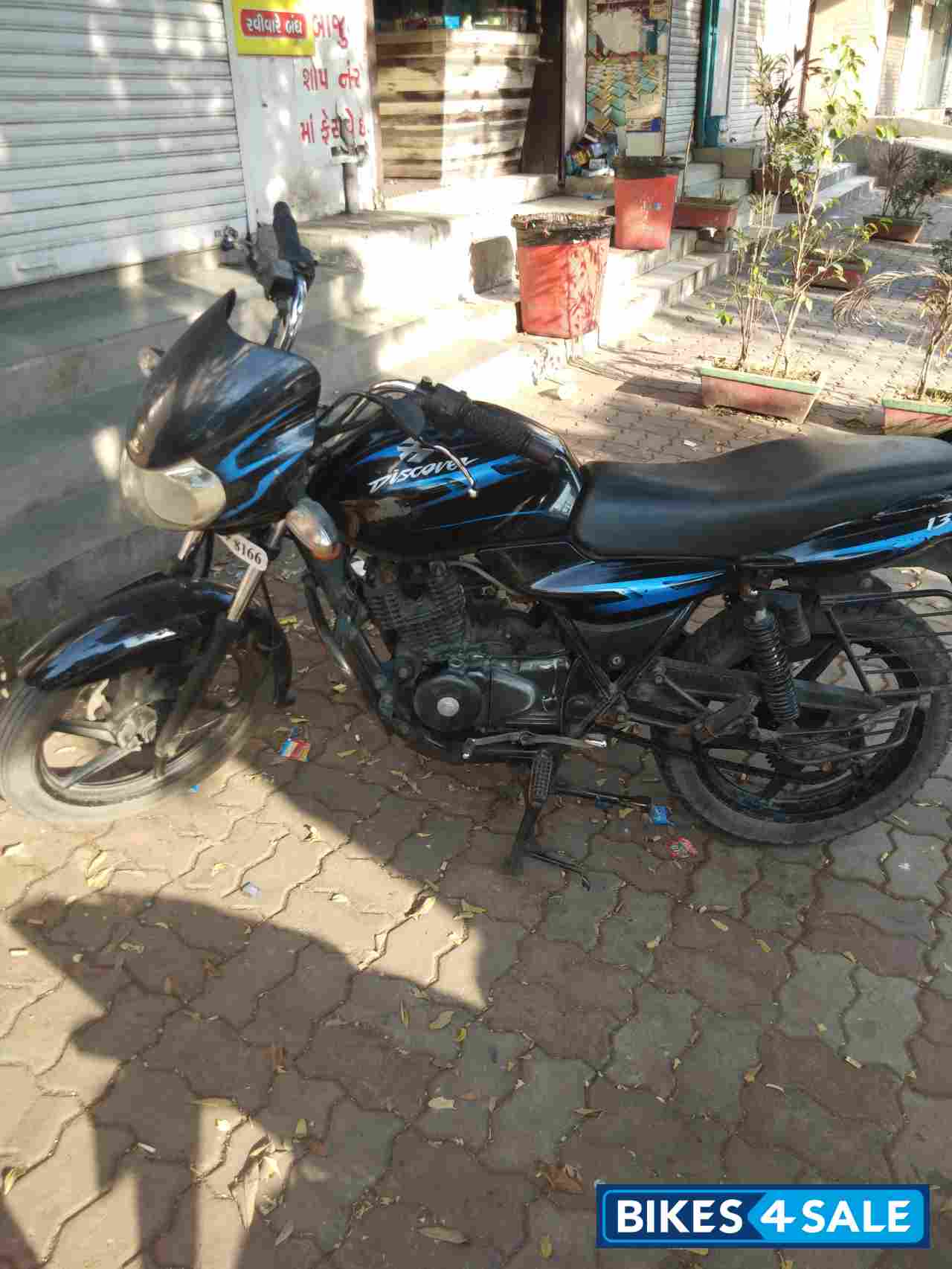Black Blue Bajaj Discover DTSi 135