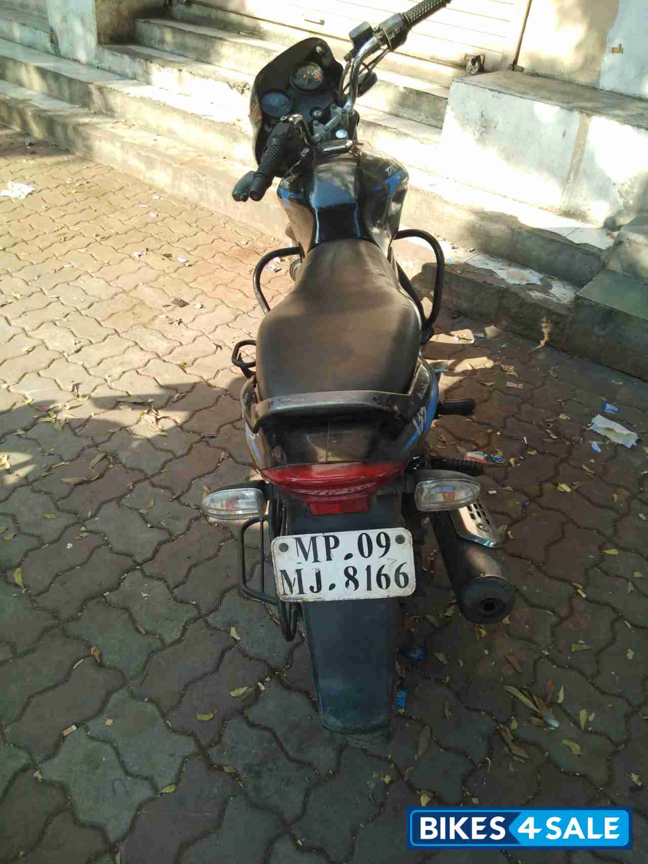 Black Blue Bajaj Discover DTSi 135