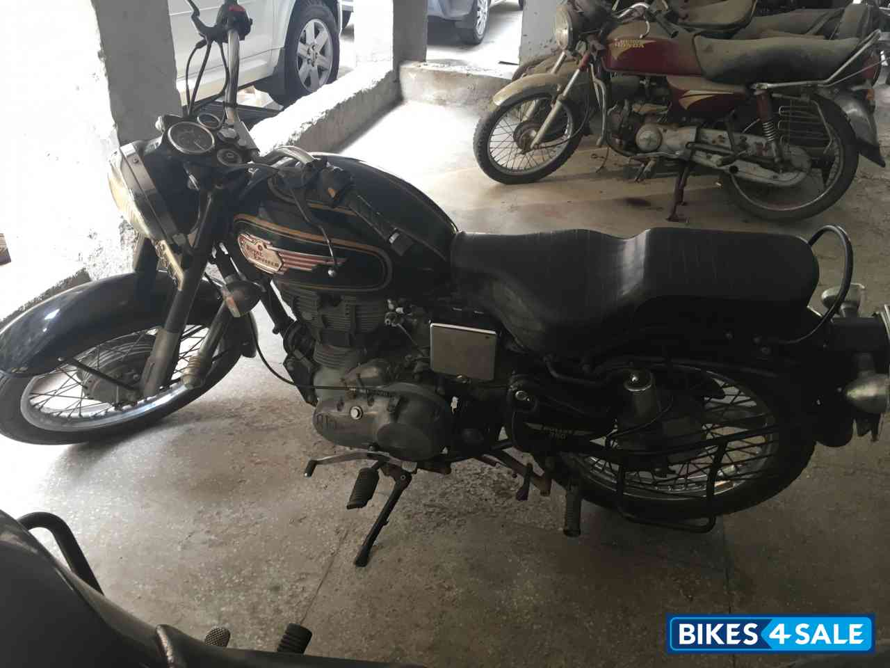 Black Royal Enfield Bullet 350 Twinspark