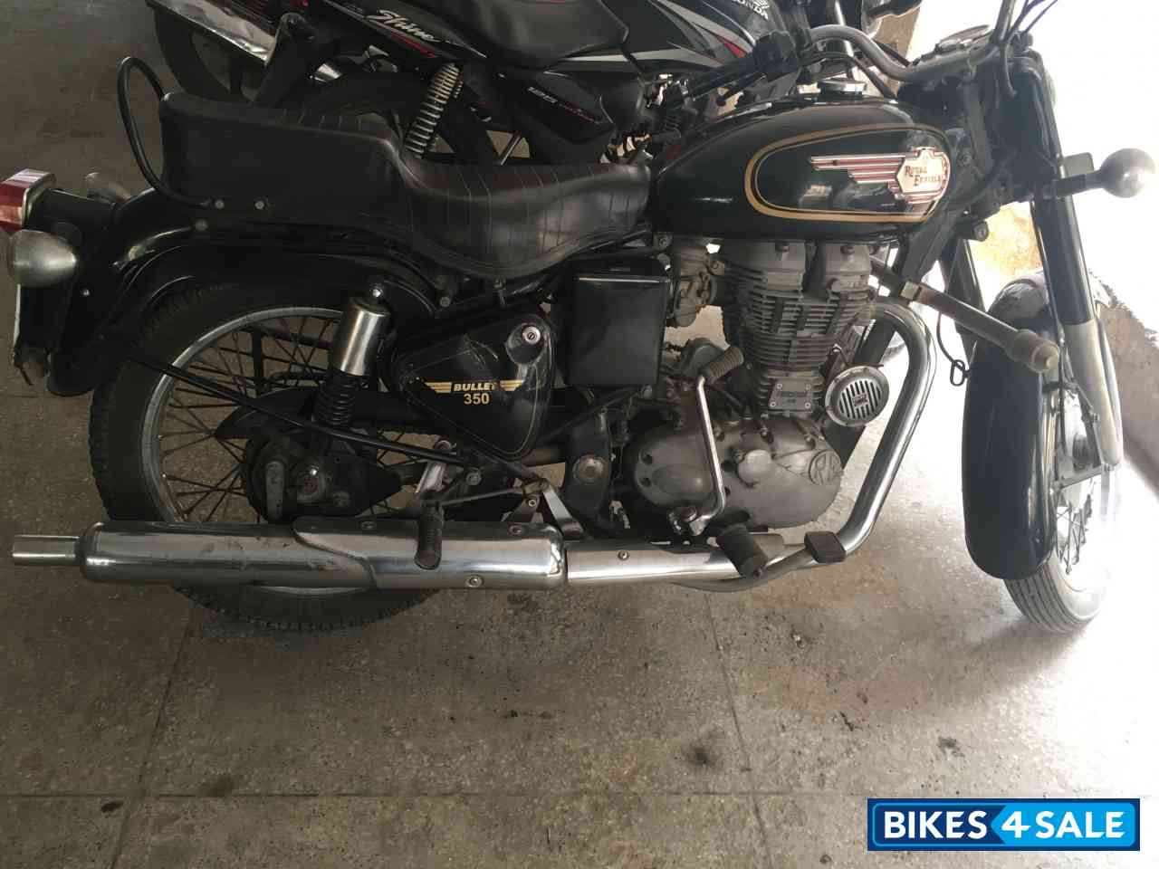 Black Royal Enfield Bullet 350 Twinspark