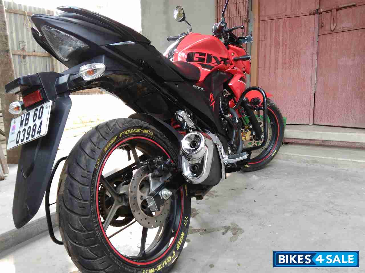 Red Suzuki Gixxer 150
