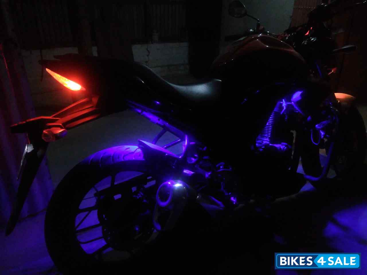 Red Suzuki Gixxer 150