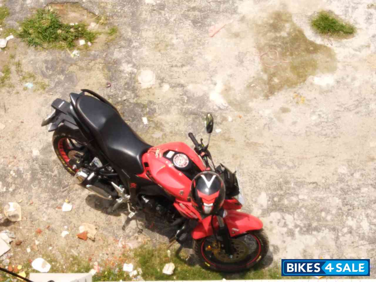 Red Suzuki Gixxer 150