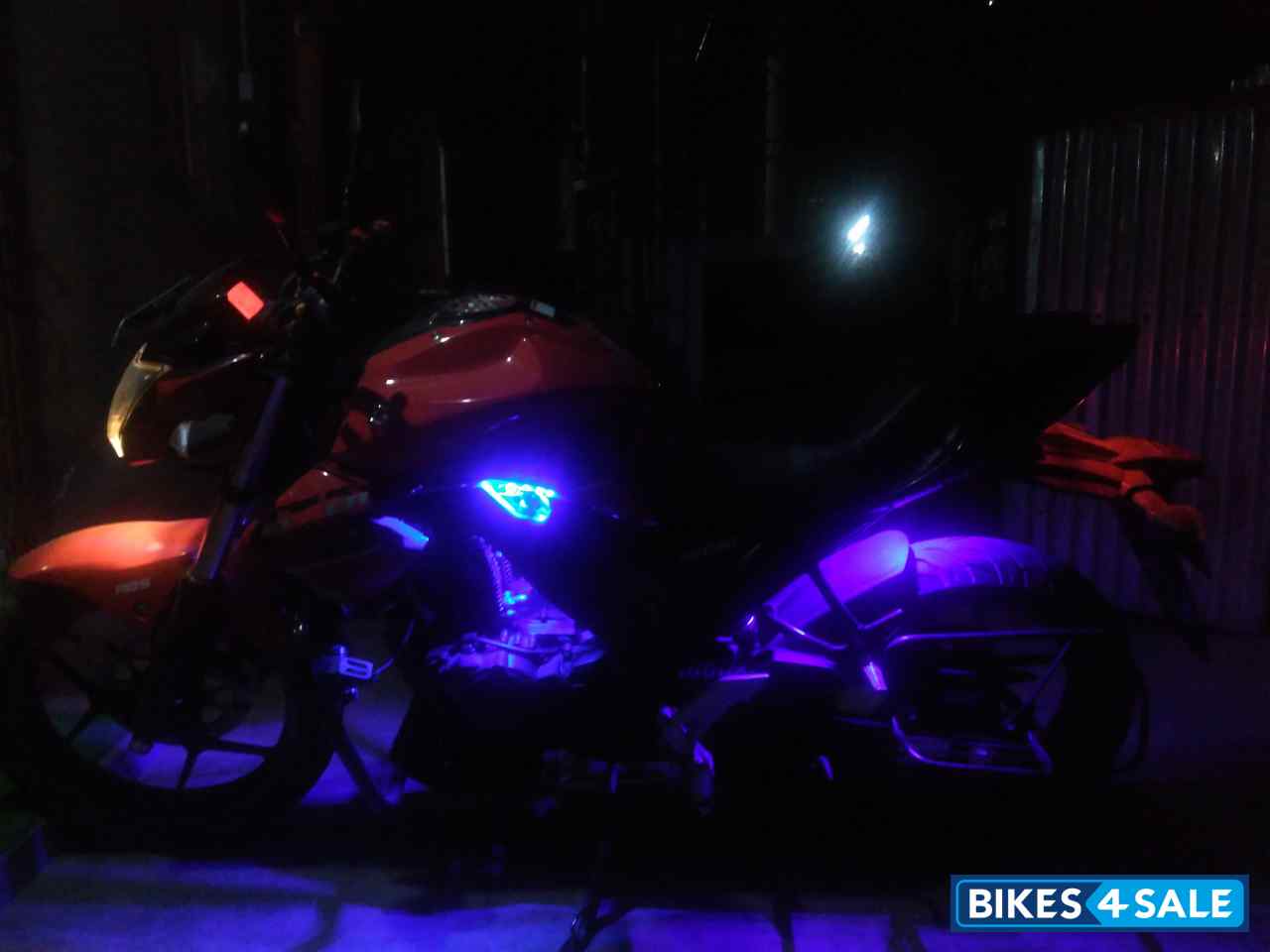 Red Suzuki Gixxer 150