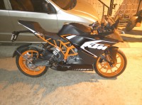 Black KTM RC 200