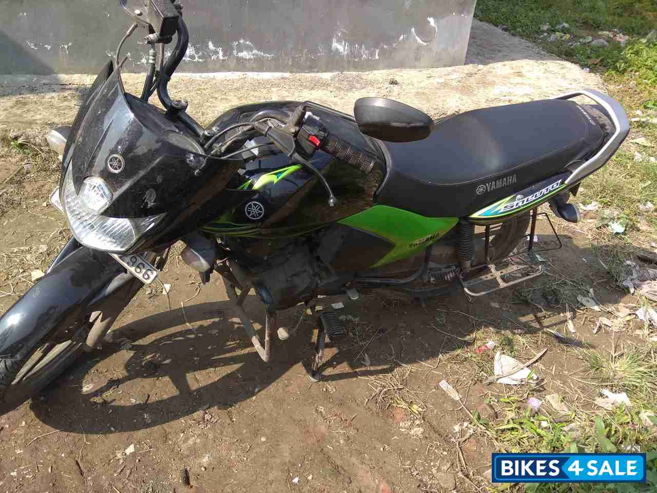 Black And Green Yamaha Saluto 125