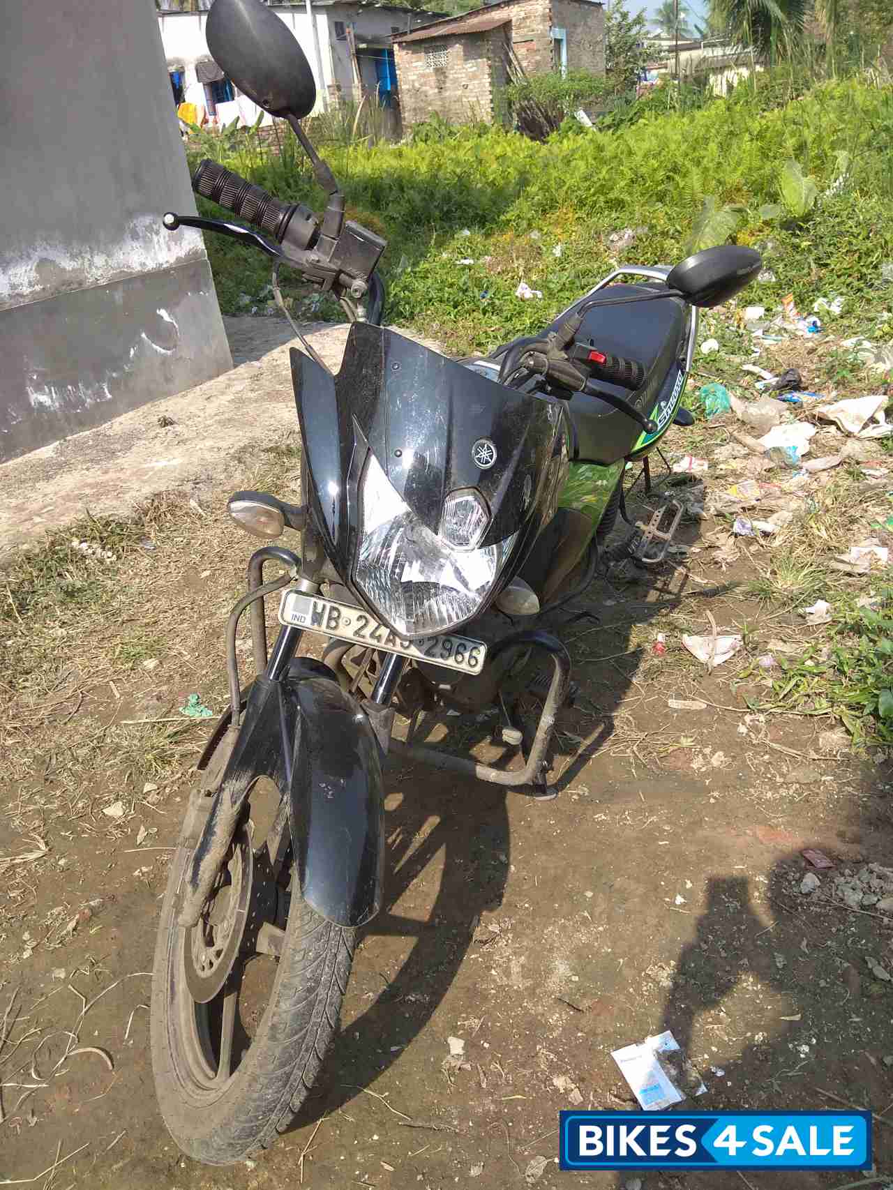 Black And Green Yamaha Saluto 125