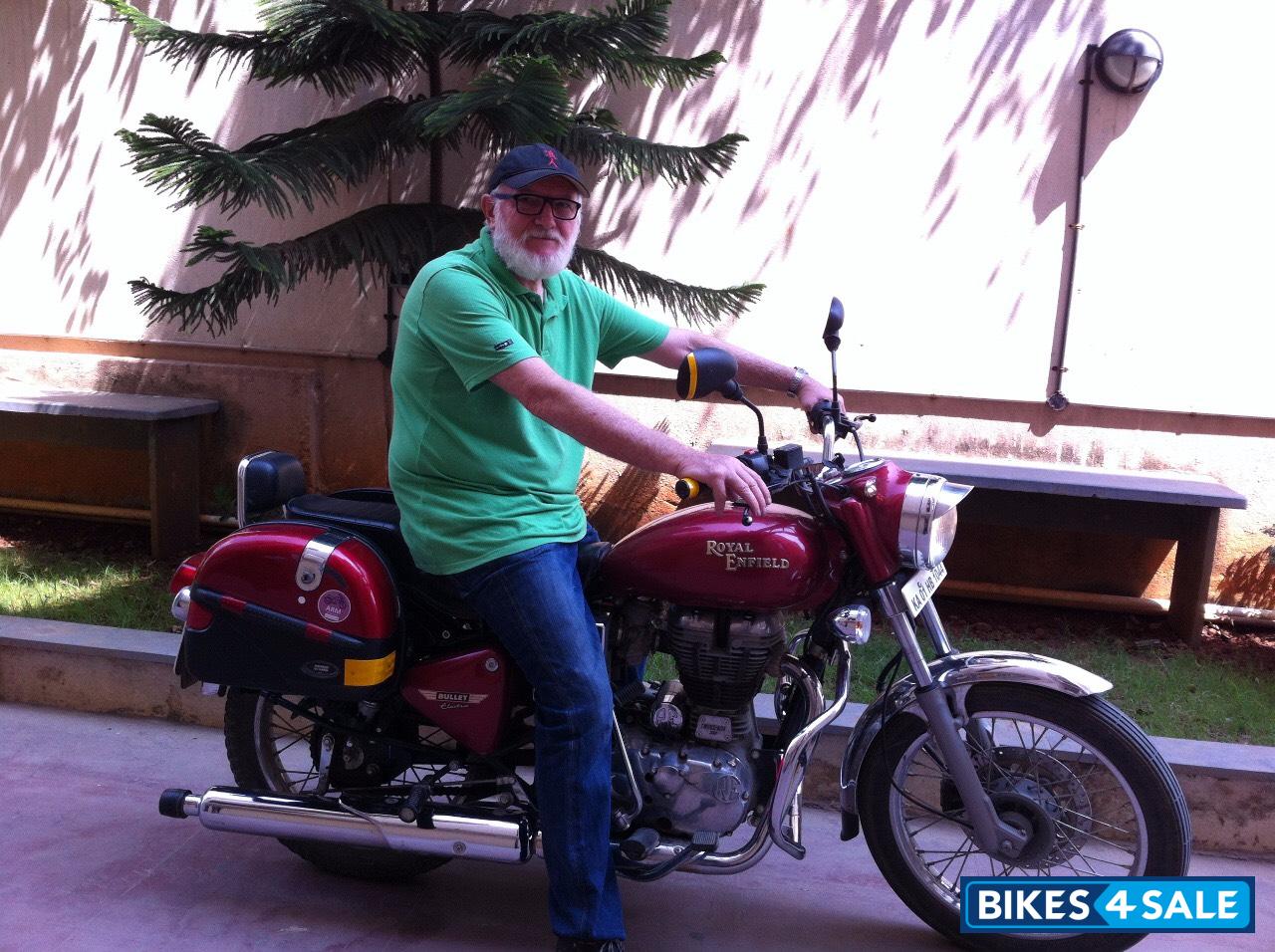 Red Royal Enfield Bullet 350 Twinspark Red Royal Enfield Bullet 350 Twinspark