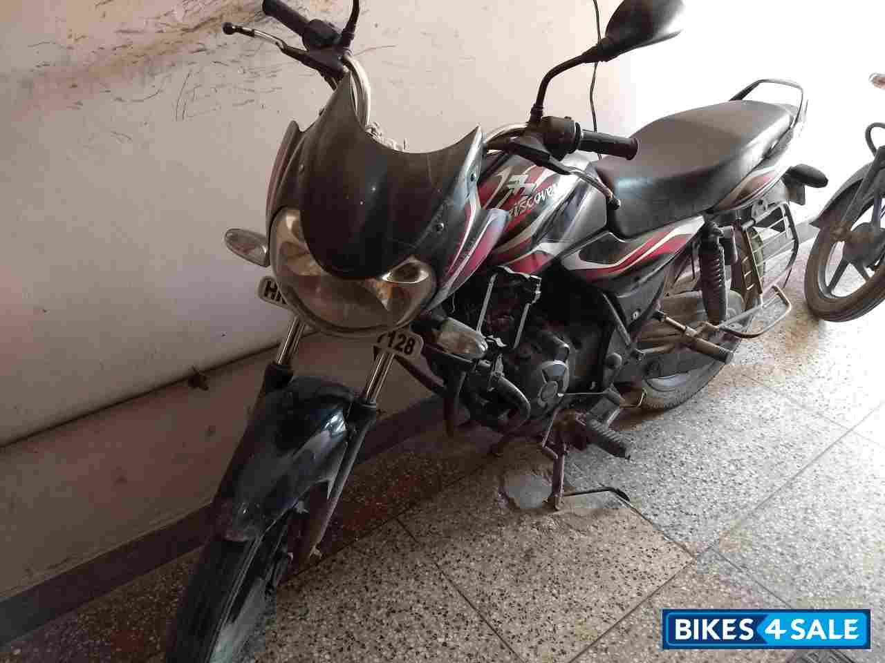 Red Bajaj Discover 100