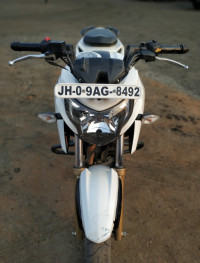 Pearl White TVS Apache RTR 200 4V