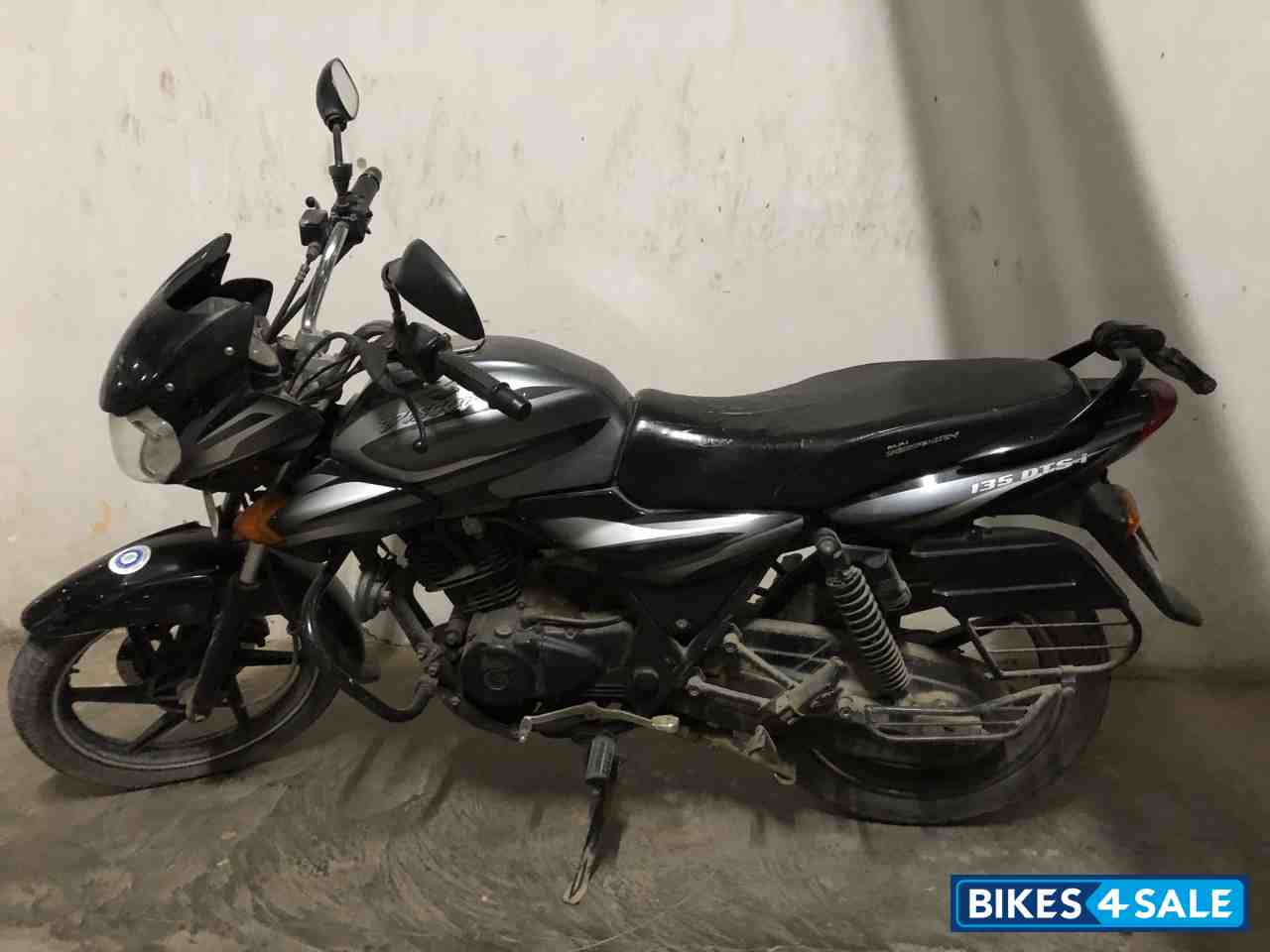 Black And Silver/grey Bajaj Discover DTSi 135