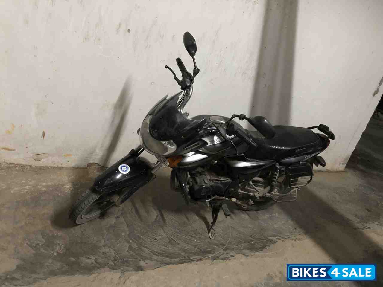 Black And Silver/grey Bajaj Discover DTSi 135