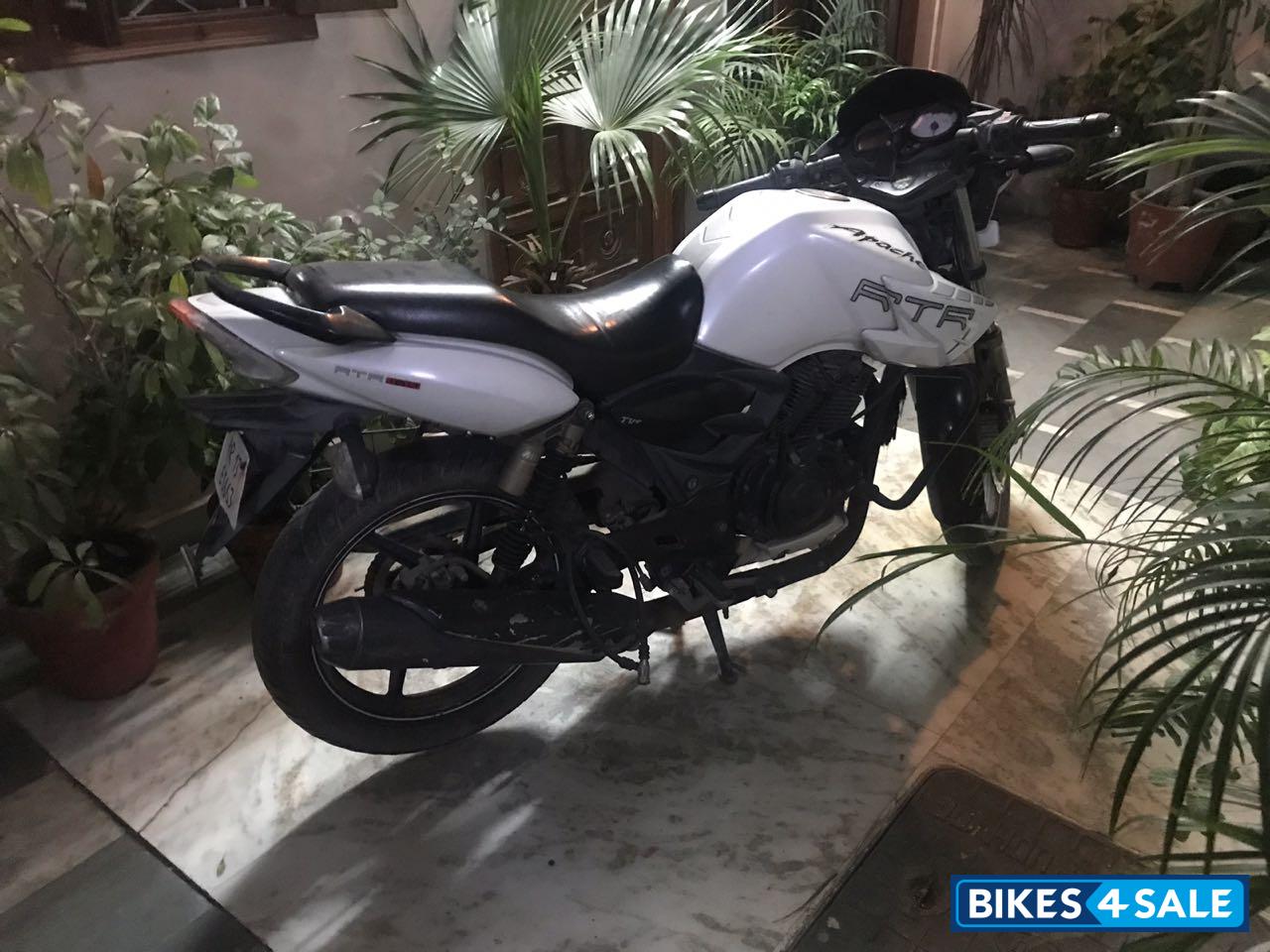 White TVS Apache RTR 180 ABS White TVS Apache RTR 180 ABS