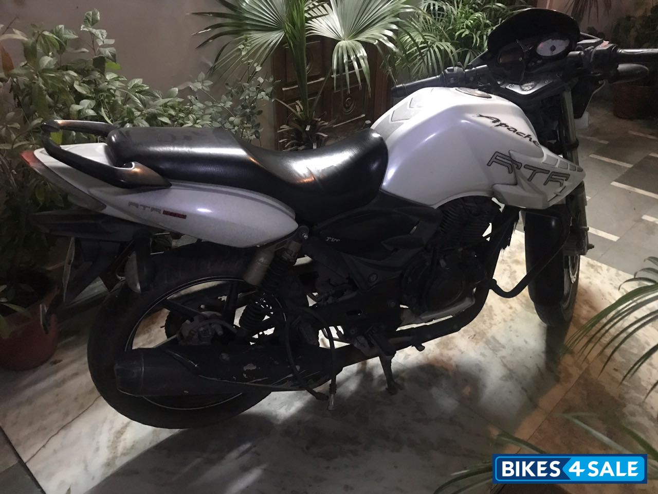 White TVS Apache RTR 180 ABS White TVS Apache RTR 180 ABS