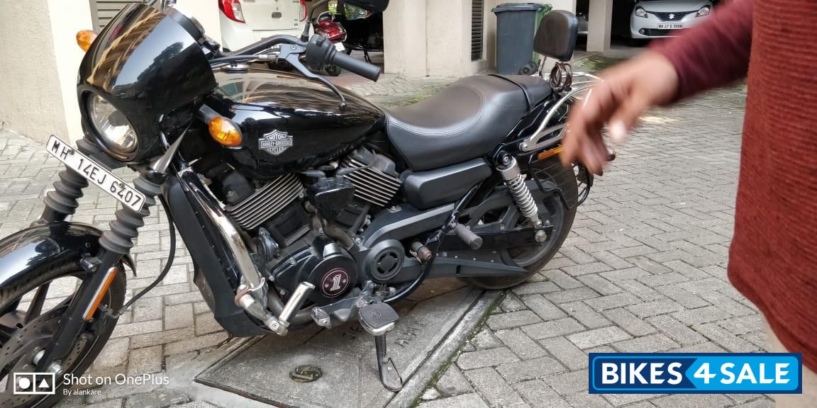 Black Harley Davidson Street 750