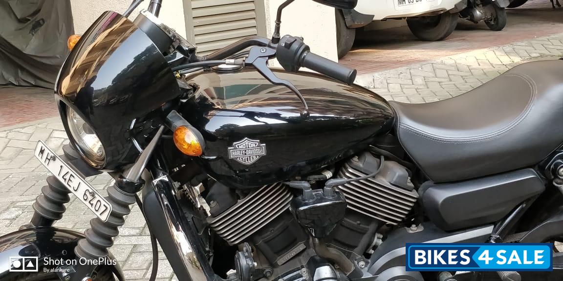 Black Harley Davidson Street 750