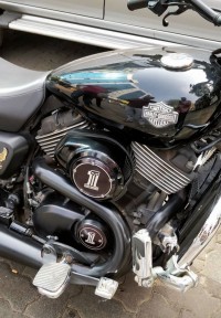 Black Harley Davidson Street 750