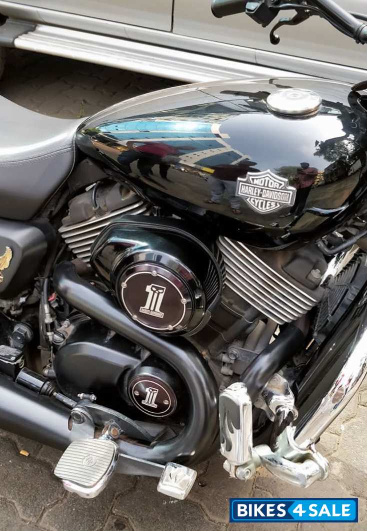 Black Harley Davidson Street 750